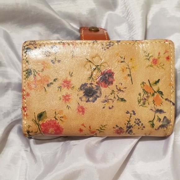 Patricia Nash Prairie Rose Cirella Wallet - Picture 4 of 5